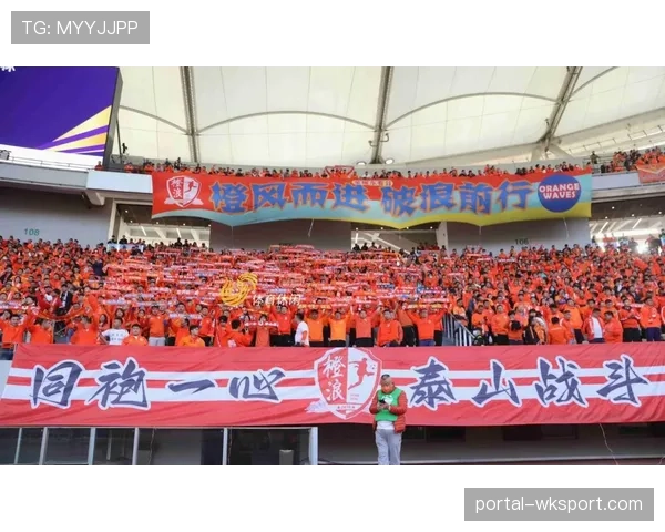 山东泰山赛前封闭训练曝光：针对定位球防守阵型进行专项演练